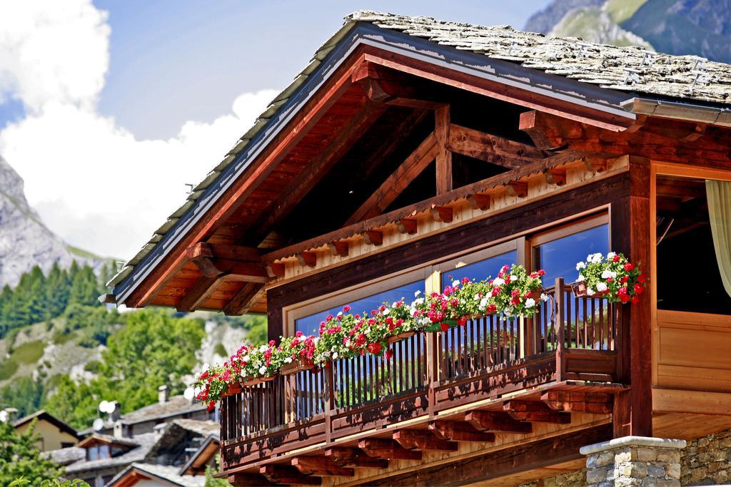 Les Combes Hotel La Salle Exterior photo