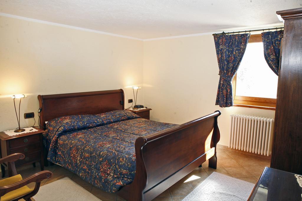 Les Combes Hotel La Salle Room photo