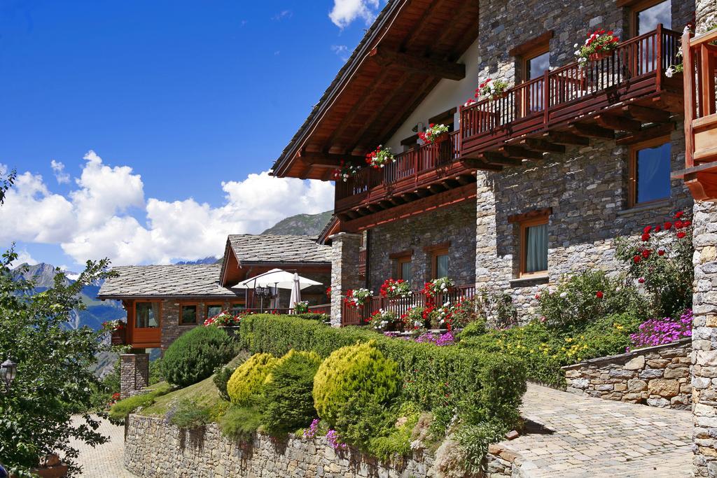 Les Combes Hotel La Salle Exterior photo